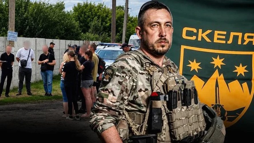 Підполковник Станіслав Лучанов у скляному боксі Рокитнянського районного суду під час розгляду запобіжного заходу