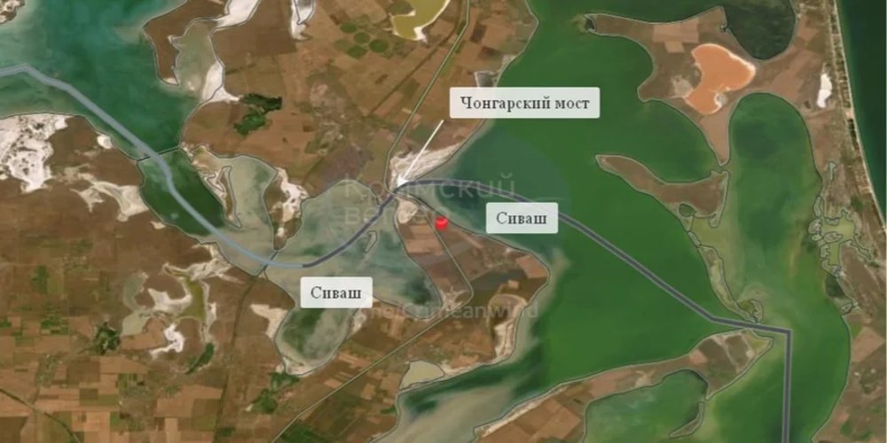 Супутникові знімки пожеж біля двох АЗС на виїзді з Джанкоя та біля дороги на південь від Чонгарського мосту