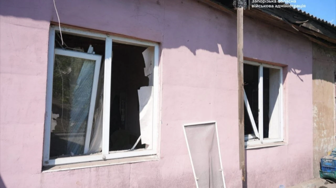 Пошкоджені приватні будинки та авто внаслідок удару КАБами по приватному сектору Запоріжжя 27 липня
