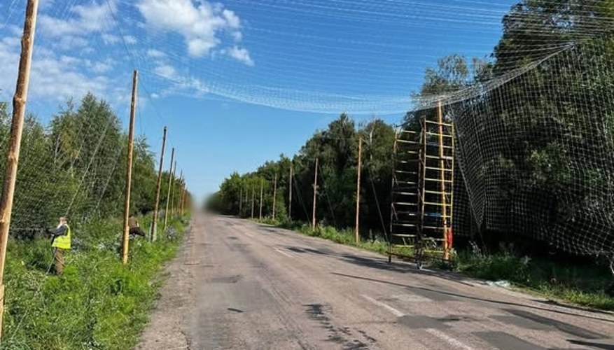 Антидроновий захист прифронтових доріг