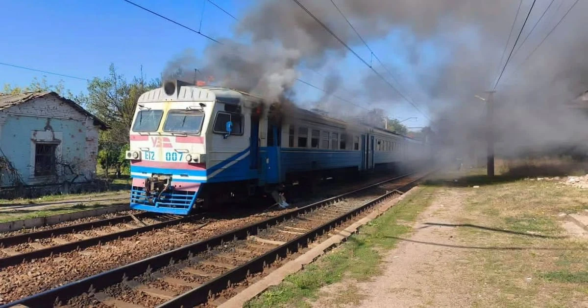 Російський БПЛА влучив у приміський поїзд на Харківщині: що вже підтверджено